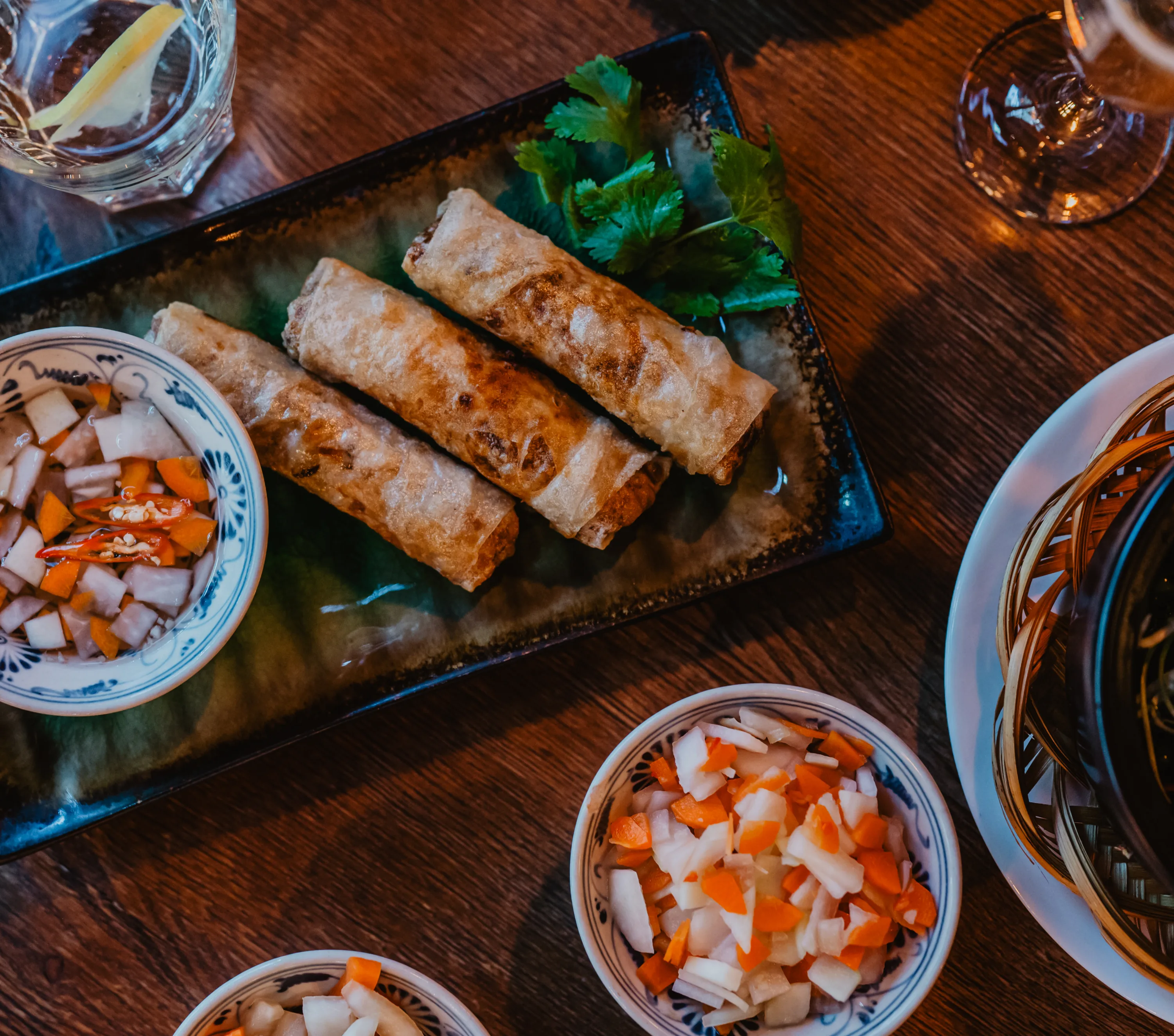 Smaki Wietnamu – od chrupiących sajgonek  po aromatyczny bún